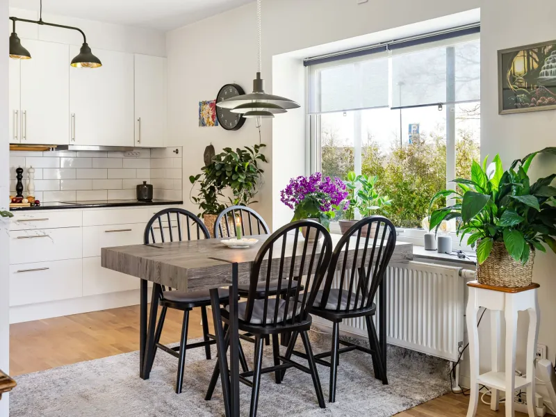 Optimal familjefyra med egen ingång & uteplats mot lummig gård