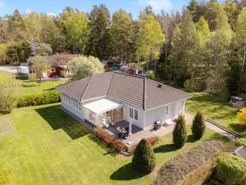 Husbyvägen 30 - Bro - Detached villa - HusmanHagberg