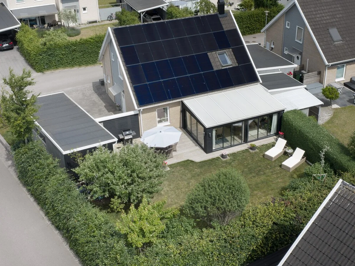 Trivsamt familjehem - Barnvänligt läge - generösa och praktiska ytor - Platinavägen 2, Löddeköpinge - Mellanvången