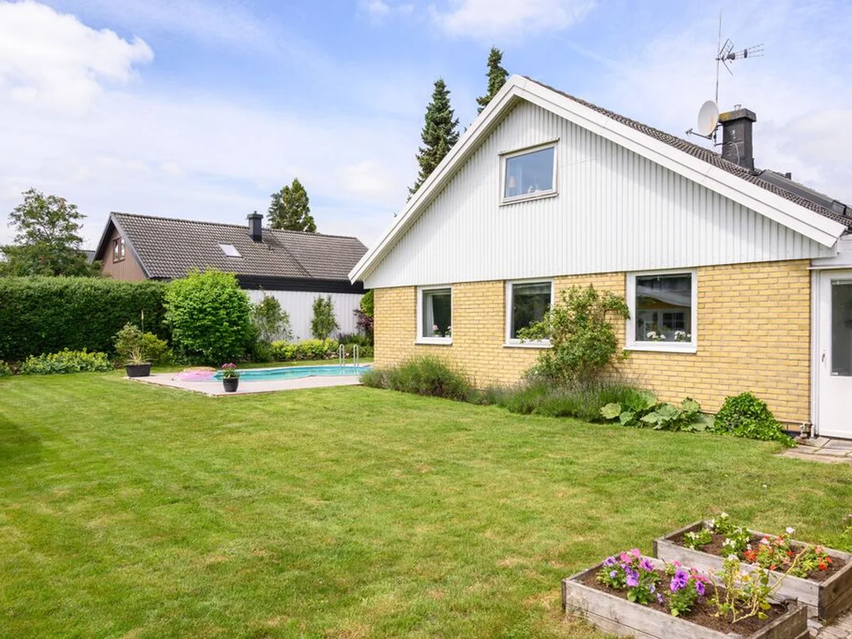 Välplanerad familjevilla - pool - renoverade ytor - Kornvägen 32, Södra Sandby