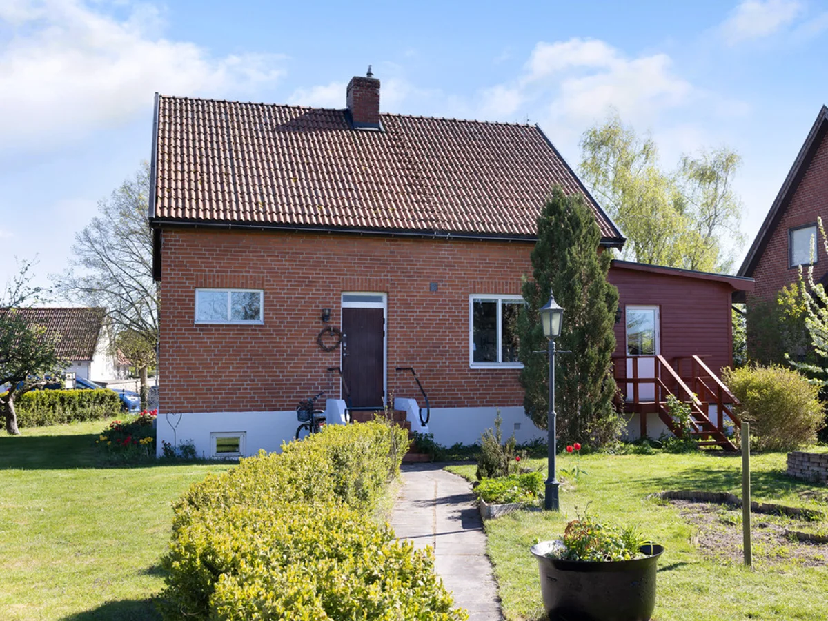 Centalt läge - charmigt boende - härlig grönskande trädgård