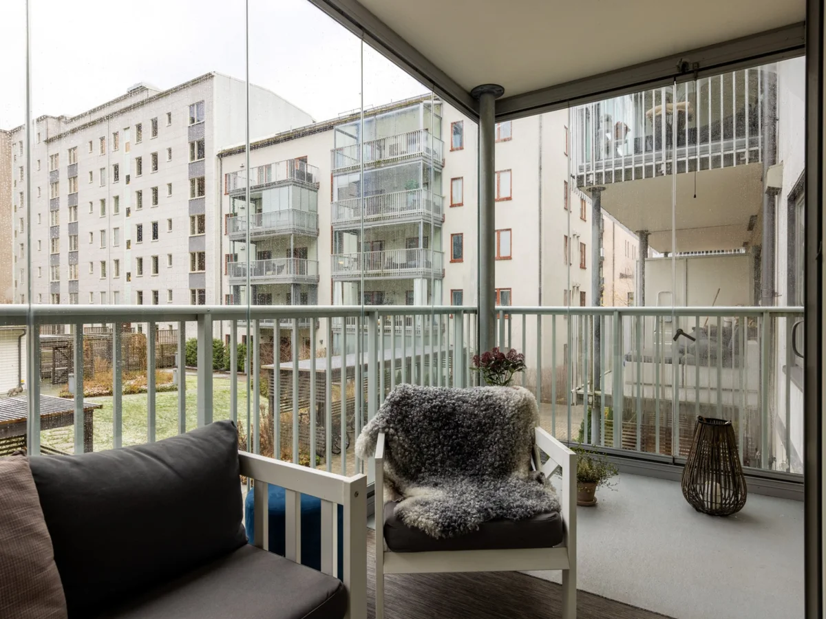 Modern tvåa med dubbla balkonger i eftertraktade Kvillebäcken!