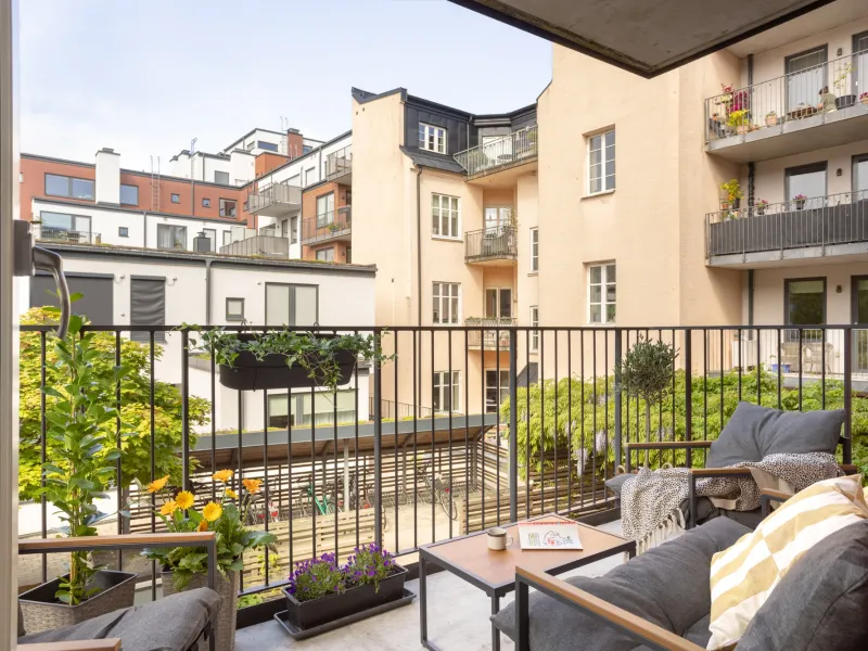 Modern & comfortable city duplex with double balconies