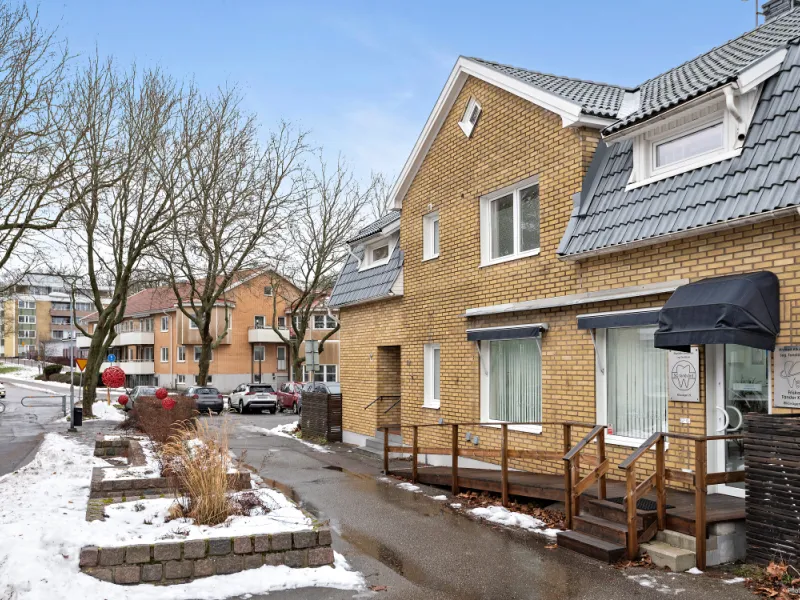Riksvägen 29 - Hyresfastighet med bostäder och lokaler i Lyckeby