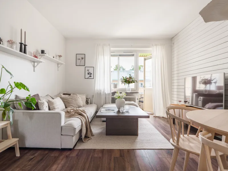 Smartly planned one-bedroom apartment with south-facing balcony, close to both university and town centre