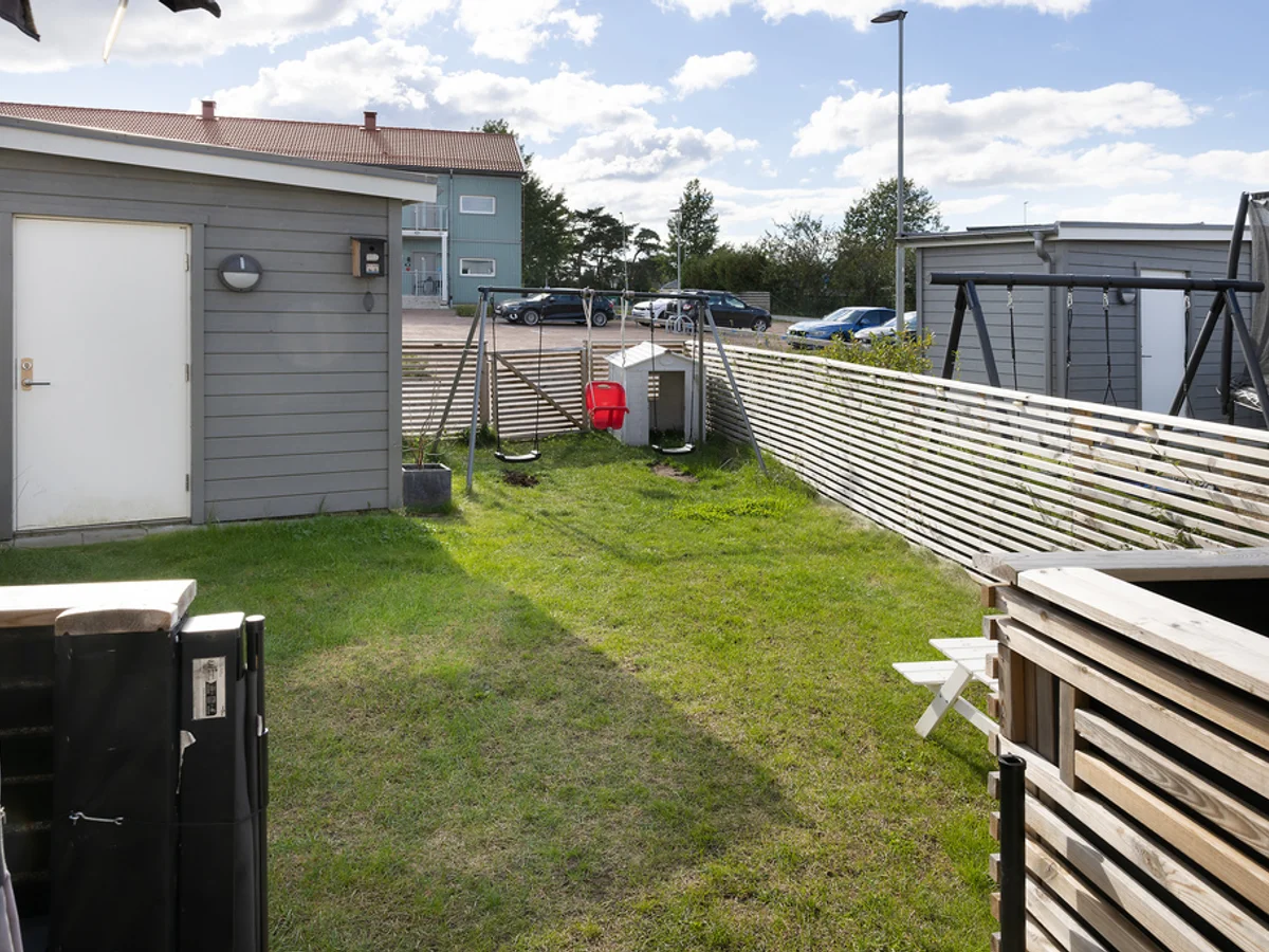 Trivsamt boende - Barnvänligt läge - inhägnad tomt - Linneagården 7E, Häljarp