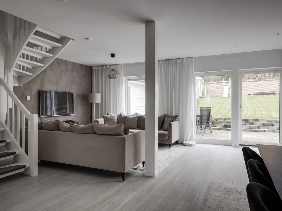 Parhus om 2-plan med hög standard och generös trädgård!