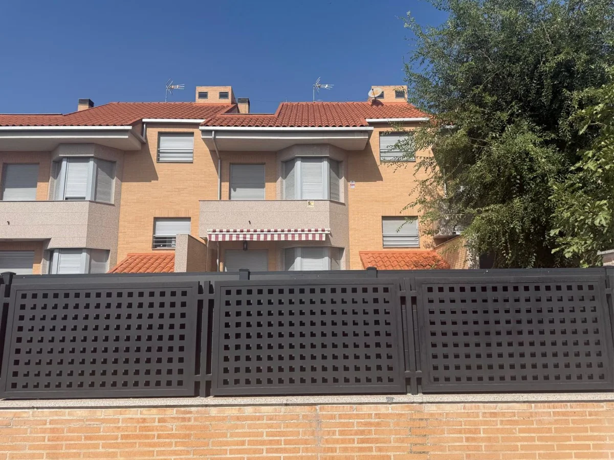 Casa/Chalet adosado En venta Calle Fernando Trueba 3, El Bercial, Getafe
