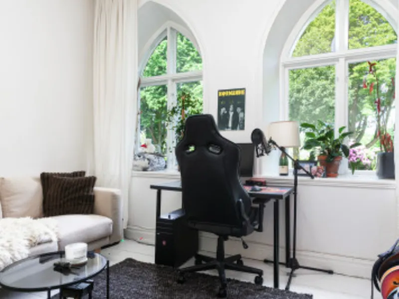 Turn-of-the-century charm with beautiful original details and city-centre location