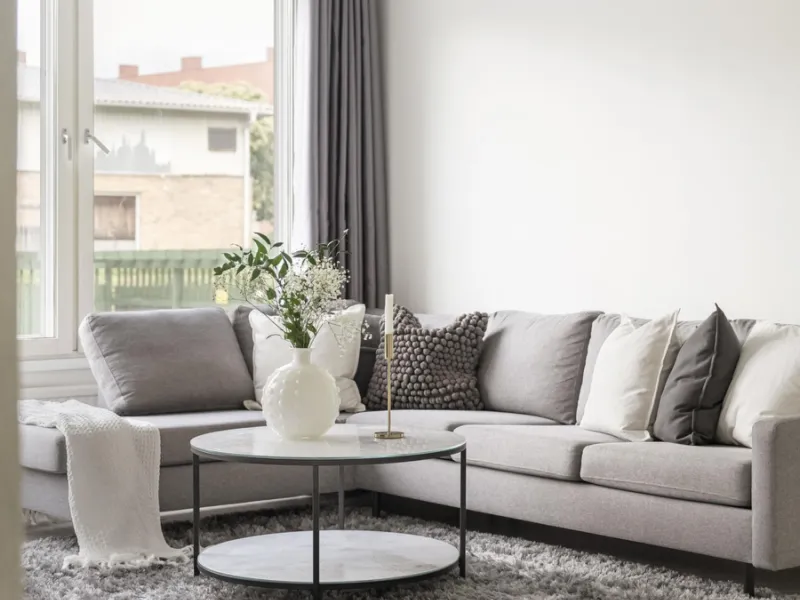 WELL-PLANNED 3-ROOM APARTMENT HALF A FLIGHT UP