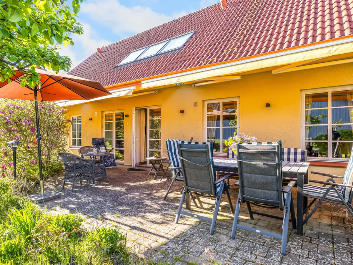 Naturnära villadröm i 1,5-plan + garage - Byggår 2003 - Boarean 208 kvm inkluderar 3 badrum - Hjortstigen 3B, Genarp | Bülow & Lind