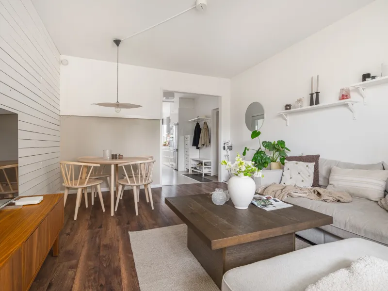 Smartly planned one-bedroom apartment with south-facing balcony, close to both university and town centre