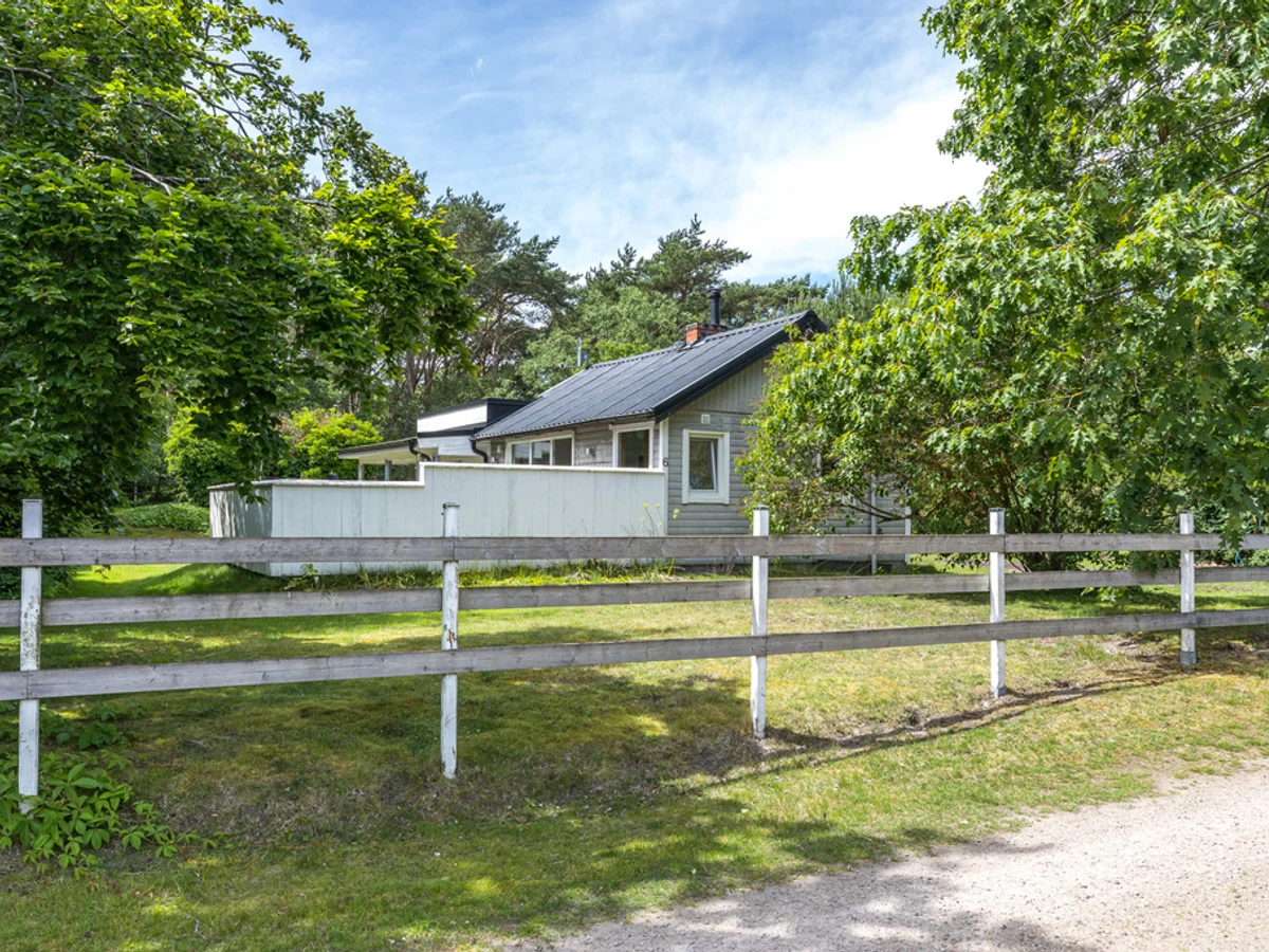 Idylliskt och havsnära läge - Stor och grönskande tomt med härlig terrass - Välplanerade ytor - Yngves väg 6, Böste