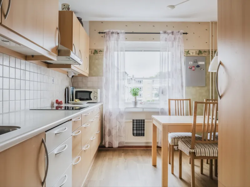 Well-planned three-room apartment on the second floor with green views