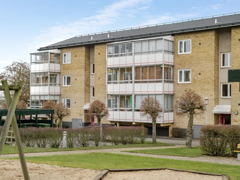 Renoverad tvårummare med inglasad balkong
