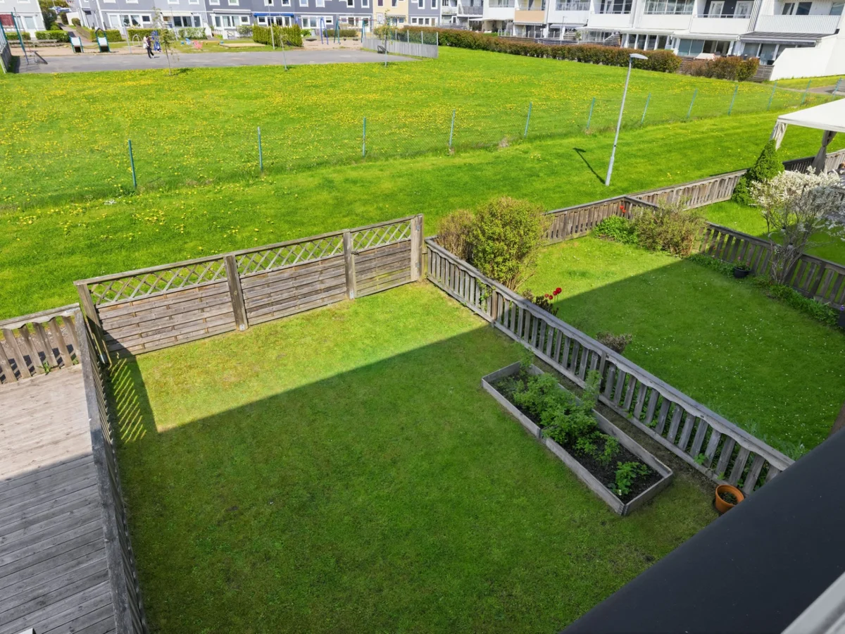 Modernt och nyrenoverat radhus med mysig trädgård!
