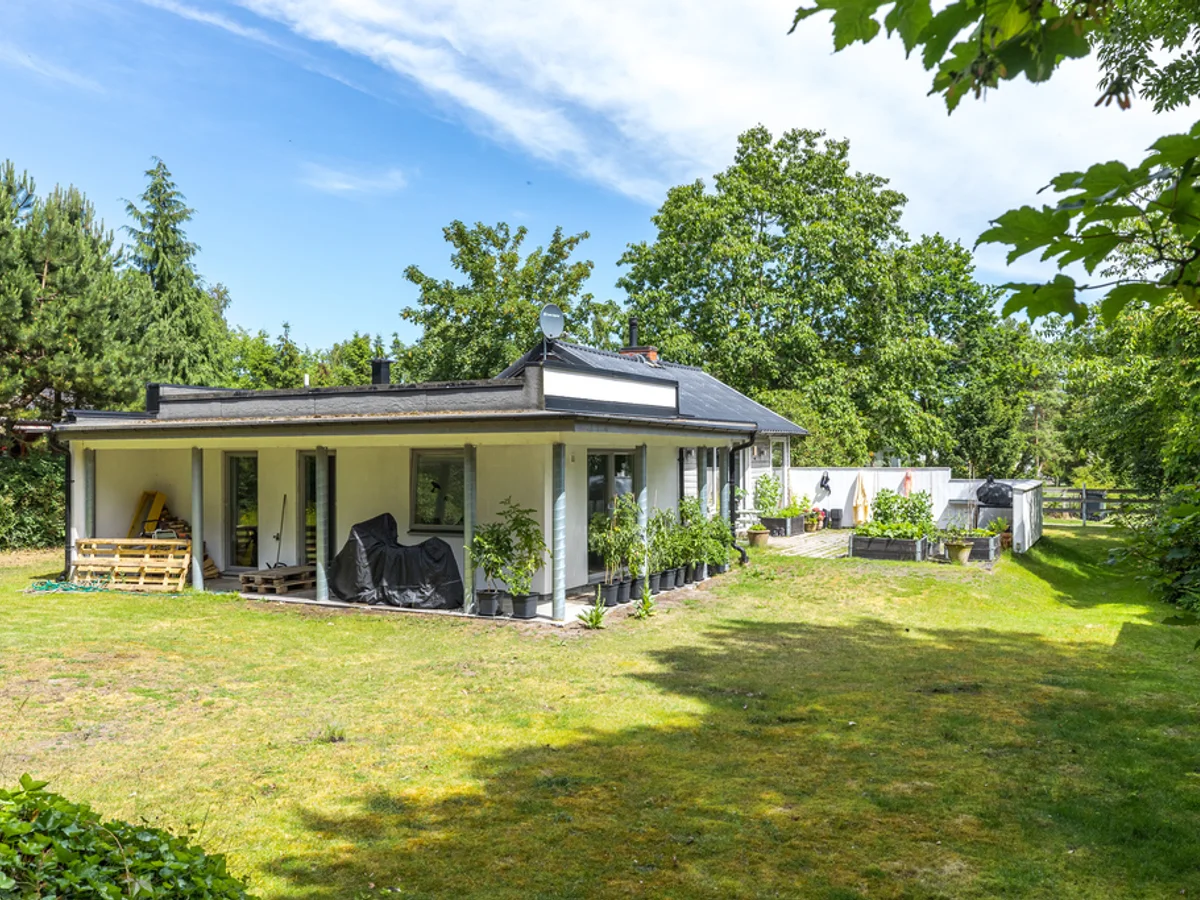 Idylliskt och havsnära läge - Stor och grönskande tomt med härlig terrass - Välplanerade ytor - Yngves väg 6, Böste