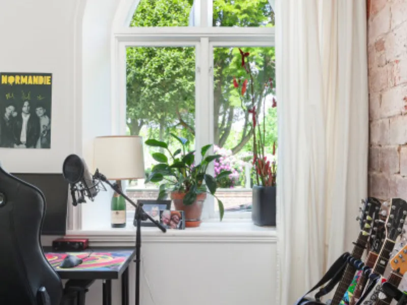 Turn-of-the-century charm with beautiful original details and city-centre location