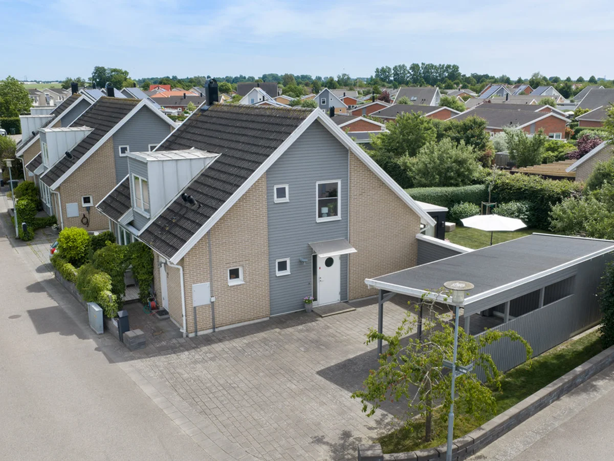 Trivsamt familjehem - Barnvänligt läge - generösa och praktiska ytor - Platinavägen 2, Löddeköpinge - Mellanvången