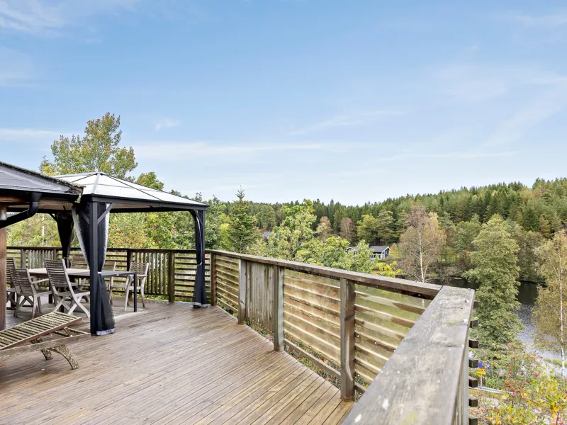 Duvesjön 190, Romelanda | Villa | SkandiaMäklarna
