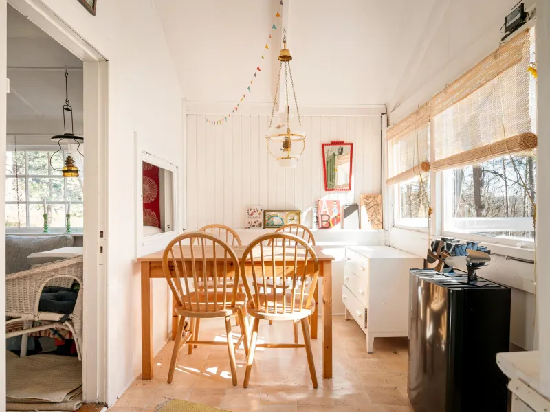 Skuruparken Stuga Nr 42, Nacka | Fritidshus | SkandiaMäklarna
