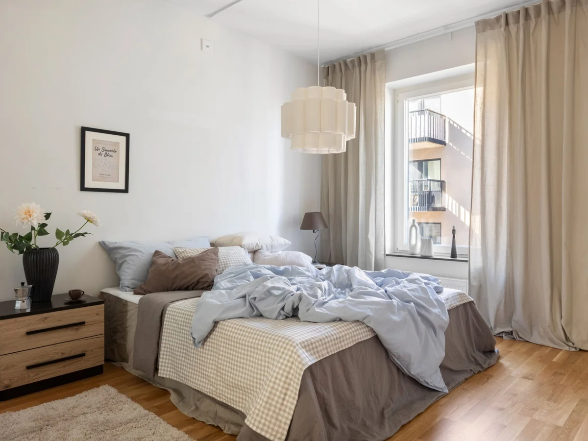 Ljus och modern fyra med balkong i populära Lundbypark!