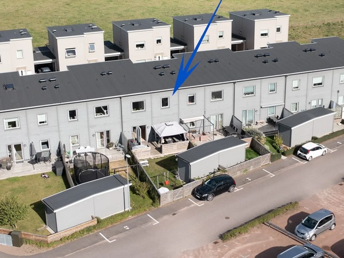 Trivsamt boende - Barnvänligt läge - inhägnad tomt - Linneagården 7E, Häljarp