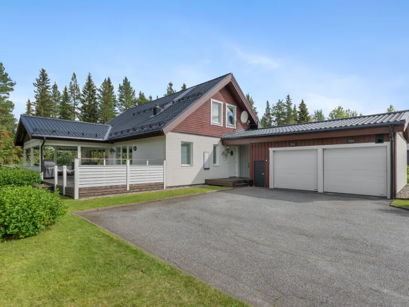 Rymlig familjevilla med naturnära läge