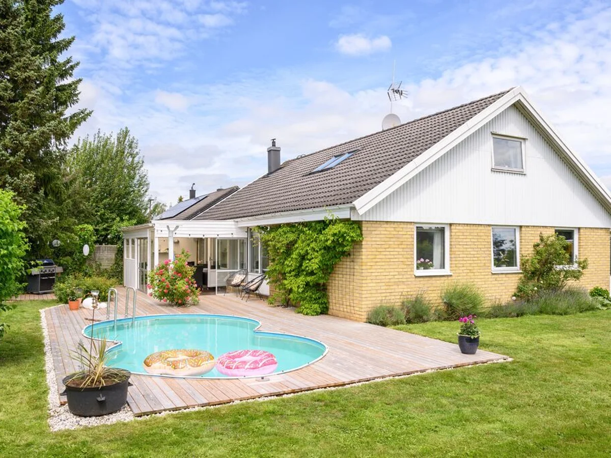 Välplanerad familjevilla - pool - renoverade ytor - Kornvägen 32, Södra Sandby