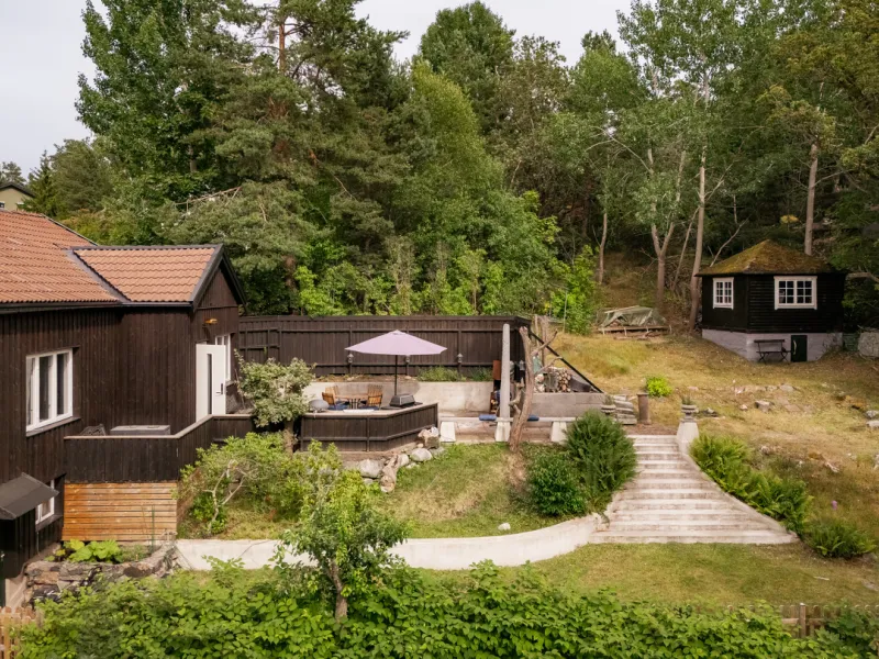Högt, fritt och naturnära – ett charmigt hem med framtida möjligheter