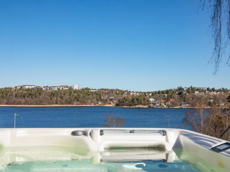 Exklusivt vid Edsviken - Exklusiv villa med bedårande sjöutsikt på bästa läge i Edsviken!