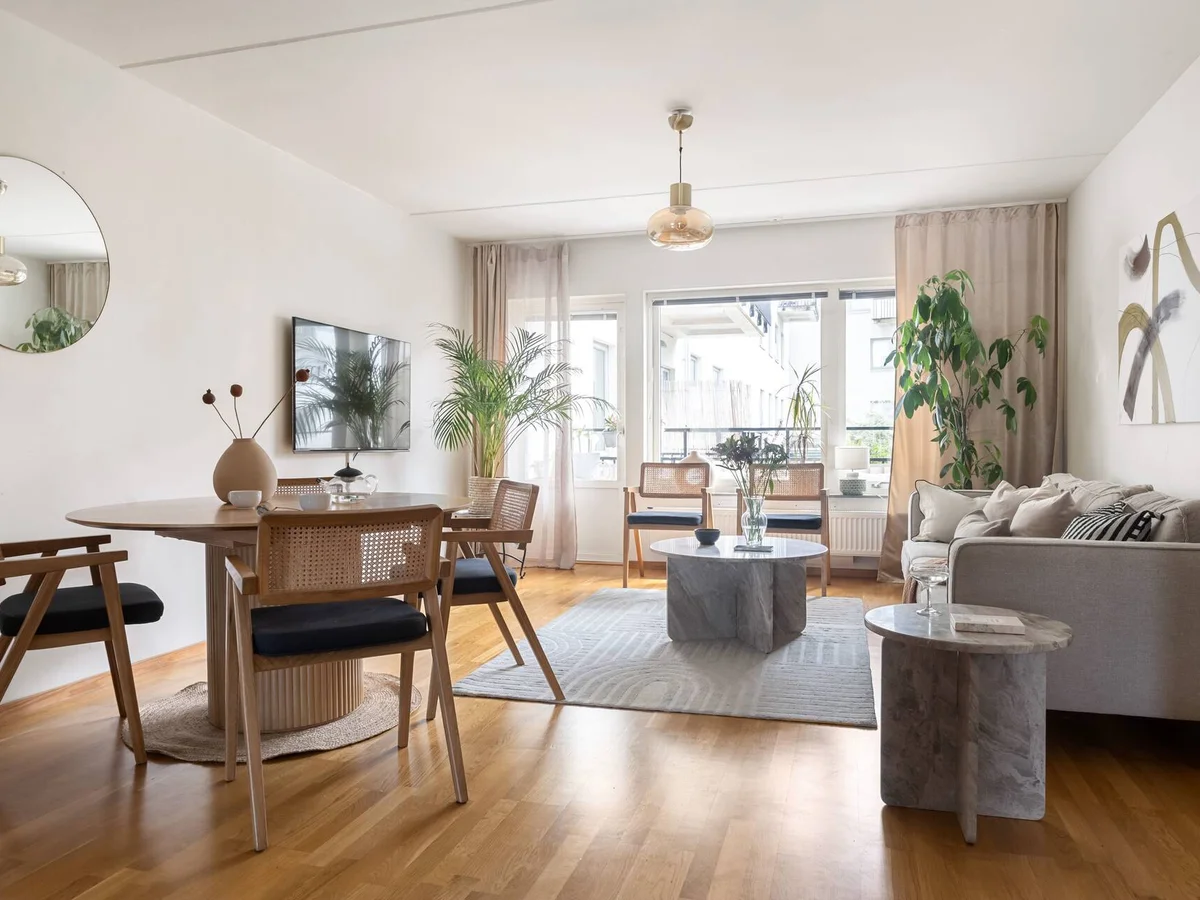 Astris gata 82, ERIKSBERGSPLATÅN