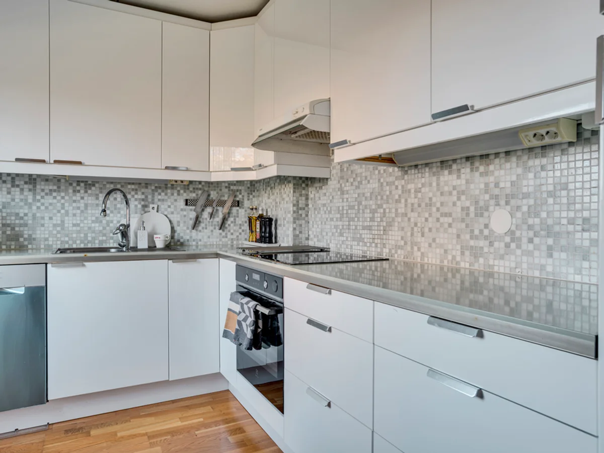 Välplanerad trea med balkong mot lugn innergård - Koristgatan 20, Lindeborg