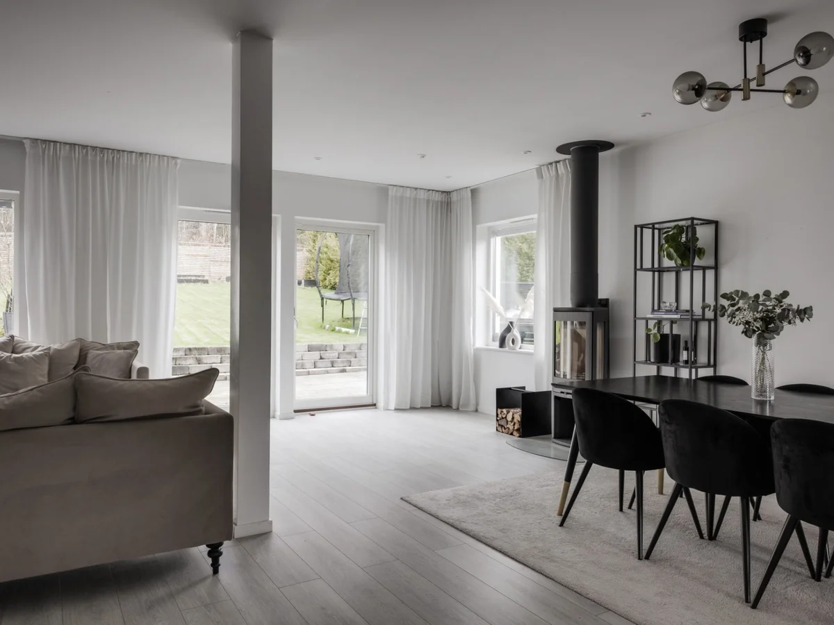 Parhus om 2-plan med hög standard och generös trädgård!