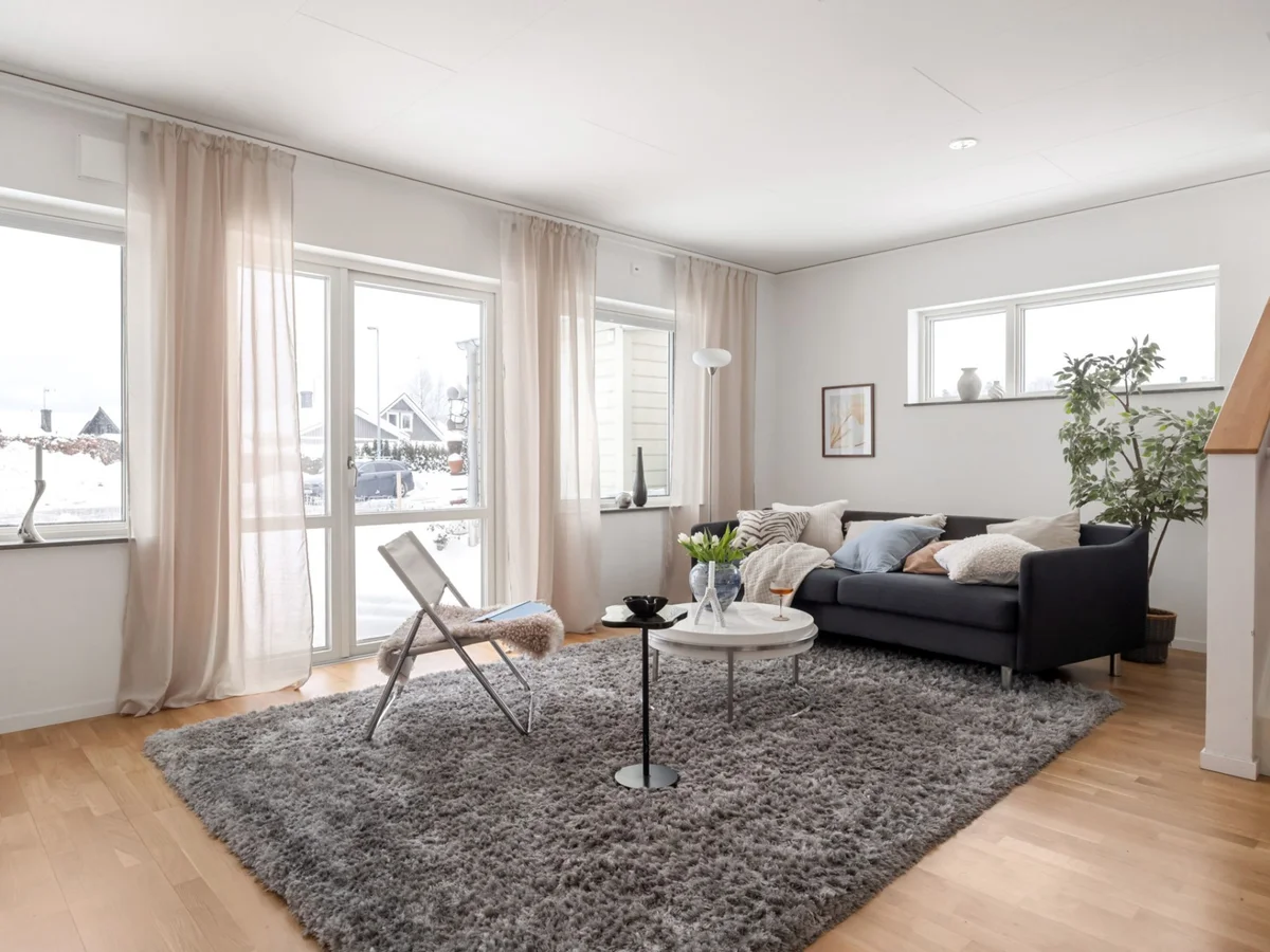 Radhus i bostadsrättsform med hörnläge!
