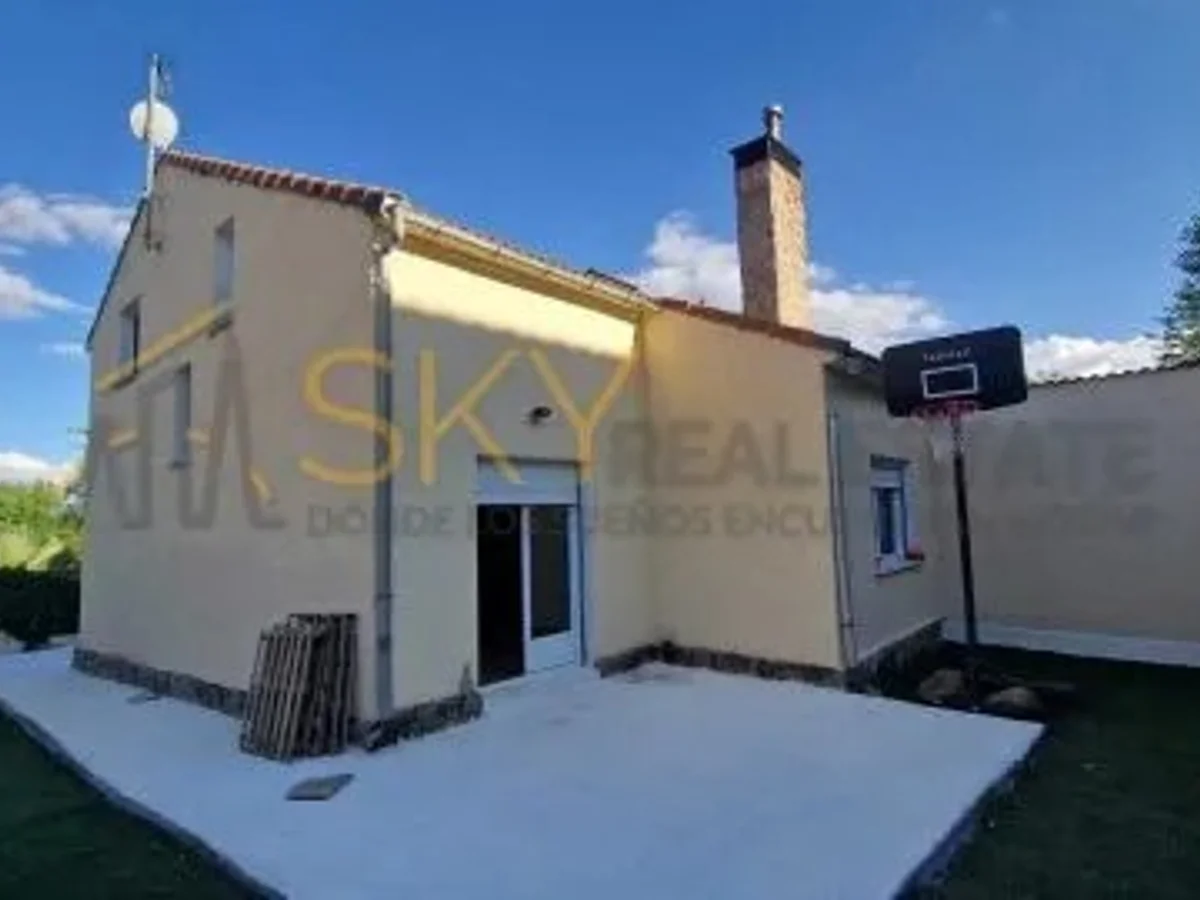Chalet en Venta En Madrid, Calle Río Miño, Miraflores De La Sierra | Sky Real Estate