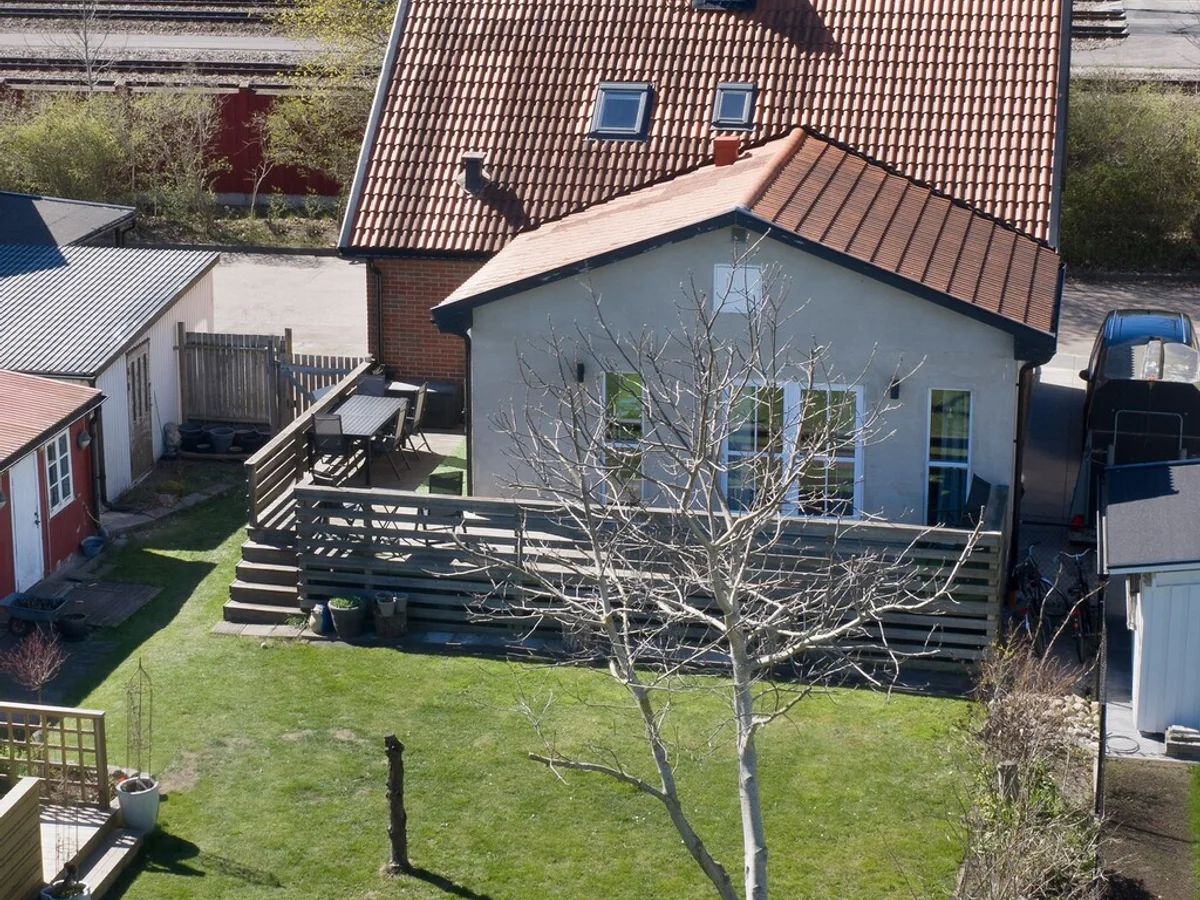 Charmigt - ypperligt pendlingsläge - mysig trädgård - Bangatan 18, Gamla delen av Stationsstaden