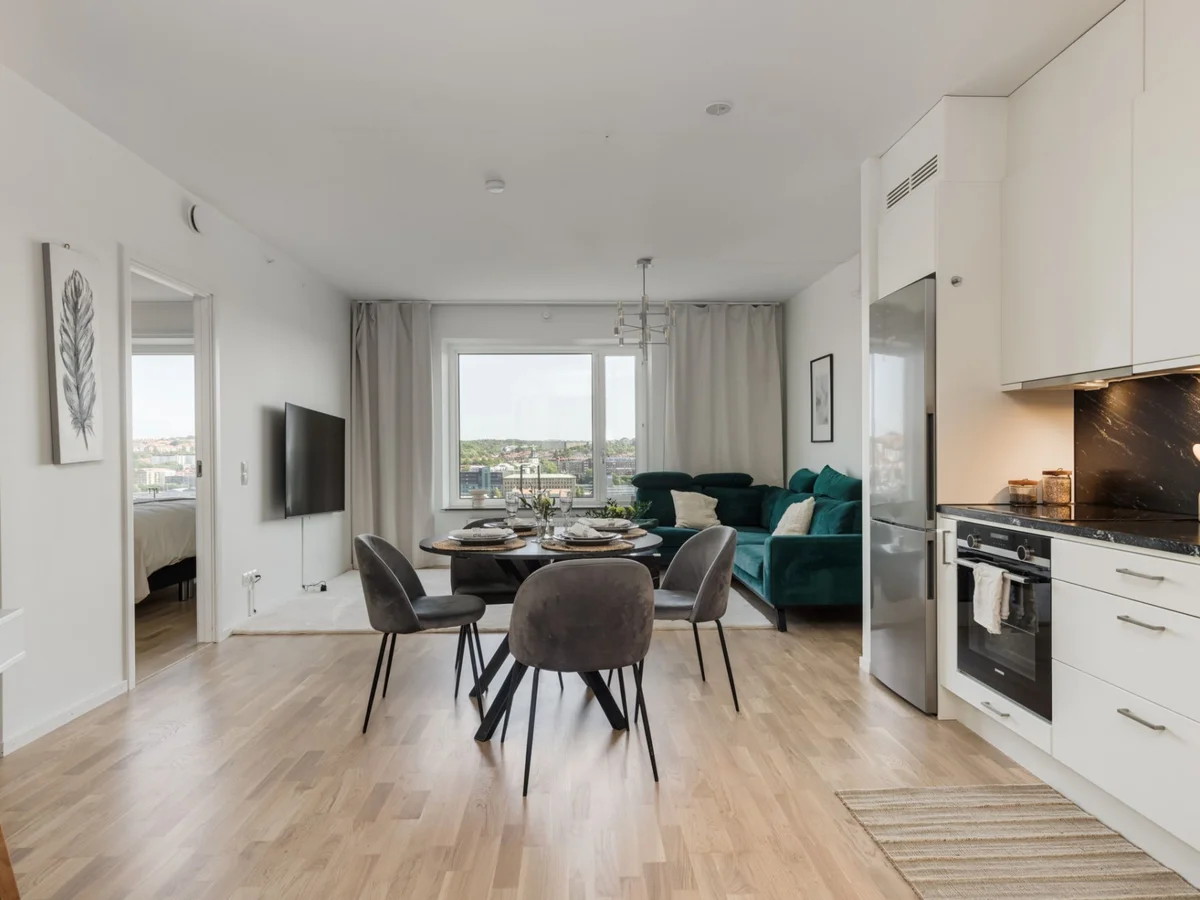 Stilren tvåa med utsikt över Göta älv – exklusiva materialval och toppläge!