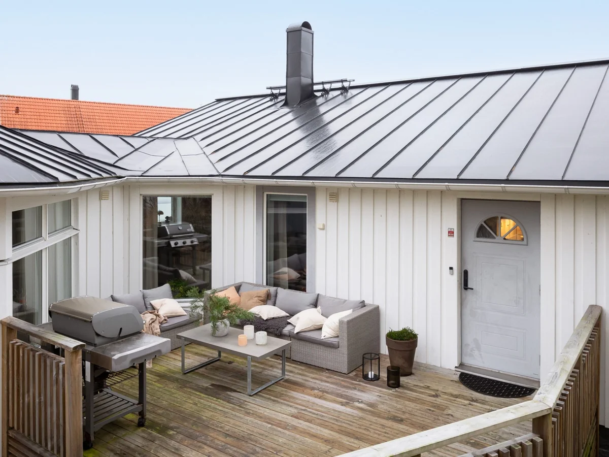 Stilrent renoverat enplanshus med etage, spa och garage!