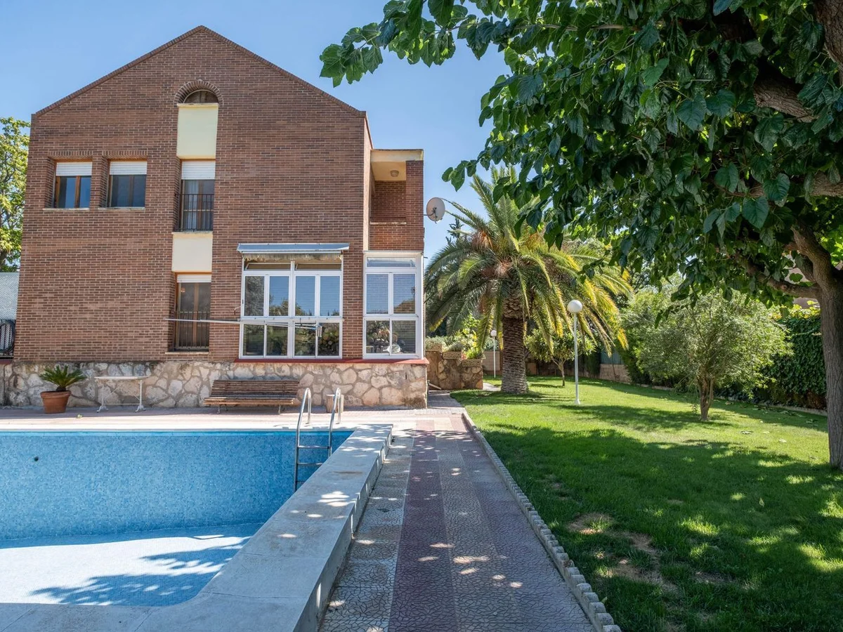 Casa/Chalet independiente En venta Paseo de los Infantes de España, Casablanca