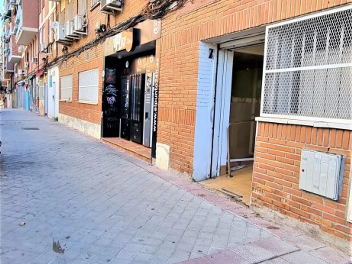 Local en venta en Calle San Lamberto . 450.000 €