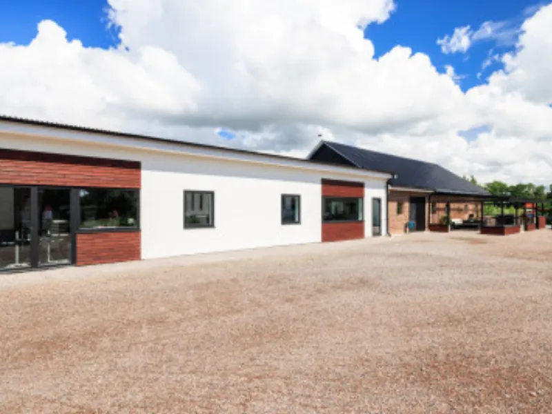Upgraded multi-generational home a stone's throw from the city with stable and heated garage/workshop - Påarpsvägen 11
