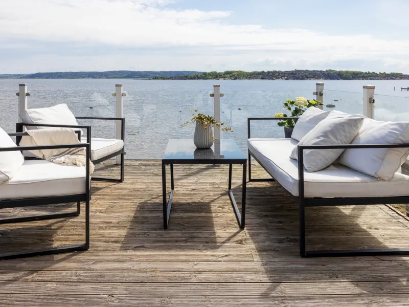 Första parkett mot fjorden – exklusivt boende med pool och panoramautsikt