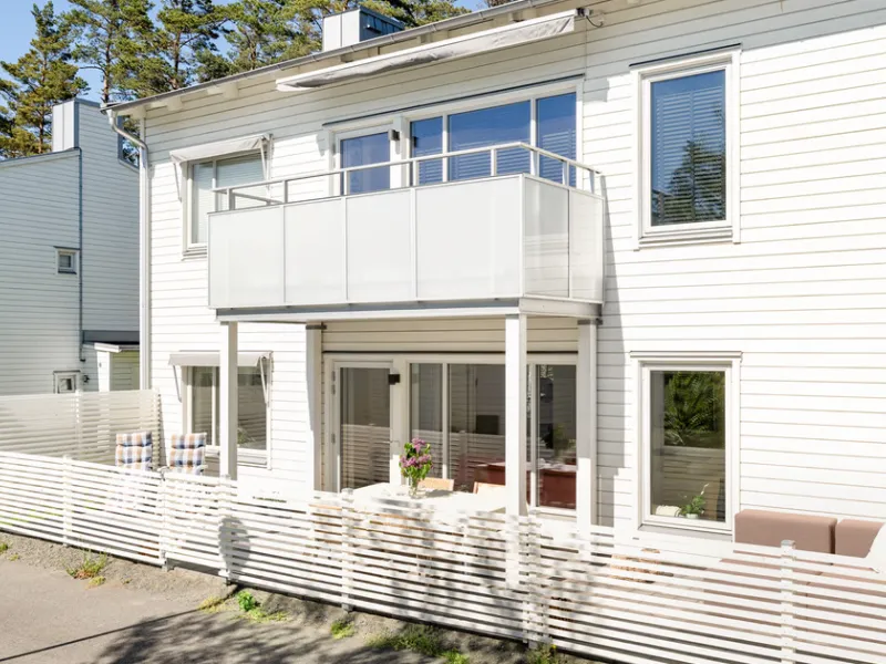 Stilren marklägenhet med två uteplatser och naturnära läge i Åhus