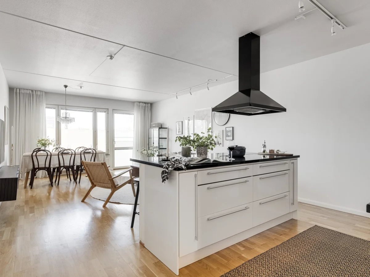 Rymlig &amp; påkostad tvåa i Sannegårdshamnen!