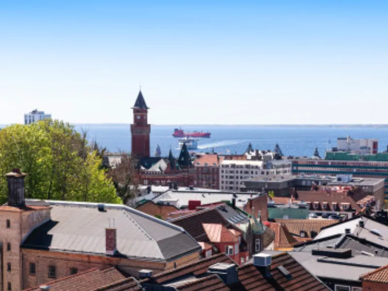Lovely gable apartment with unobstructed position & magnificent view over the city rooftops, Kärnan & Öresund