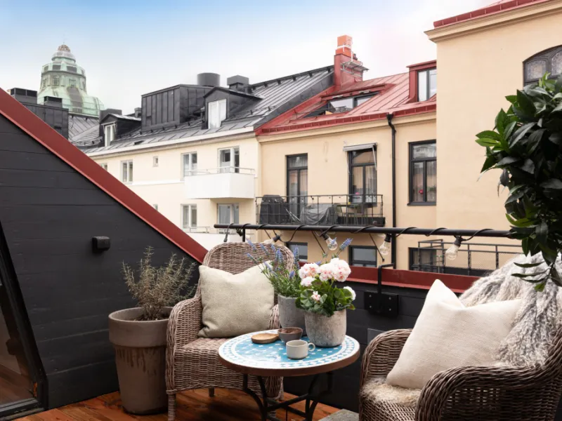 Rymlig vind om 210 kvm golvyta med tre terrasser & braskamin -högsta komfort mitt på Kungsholmen