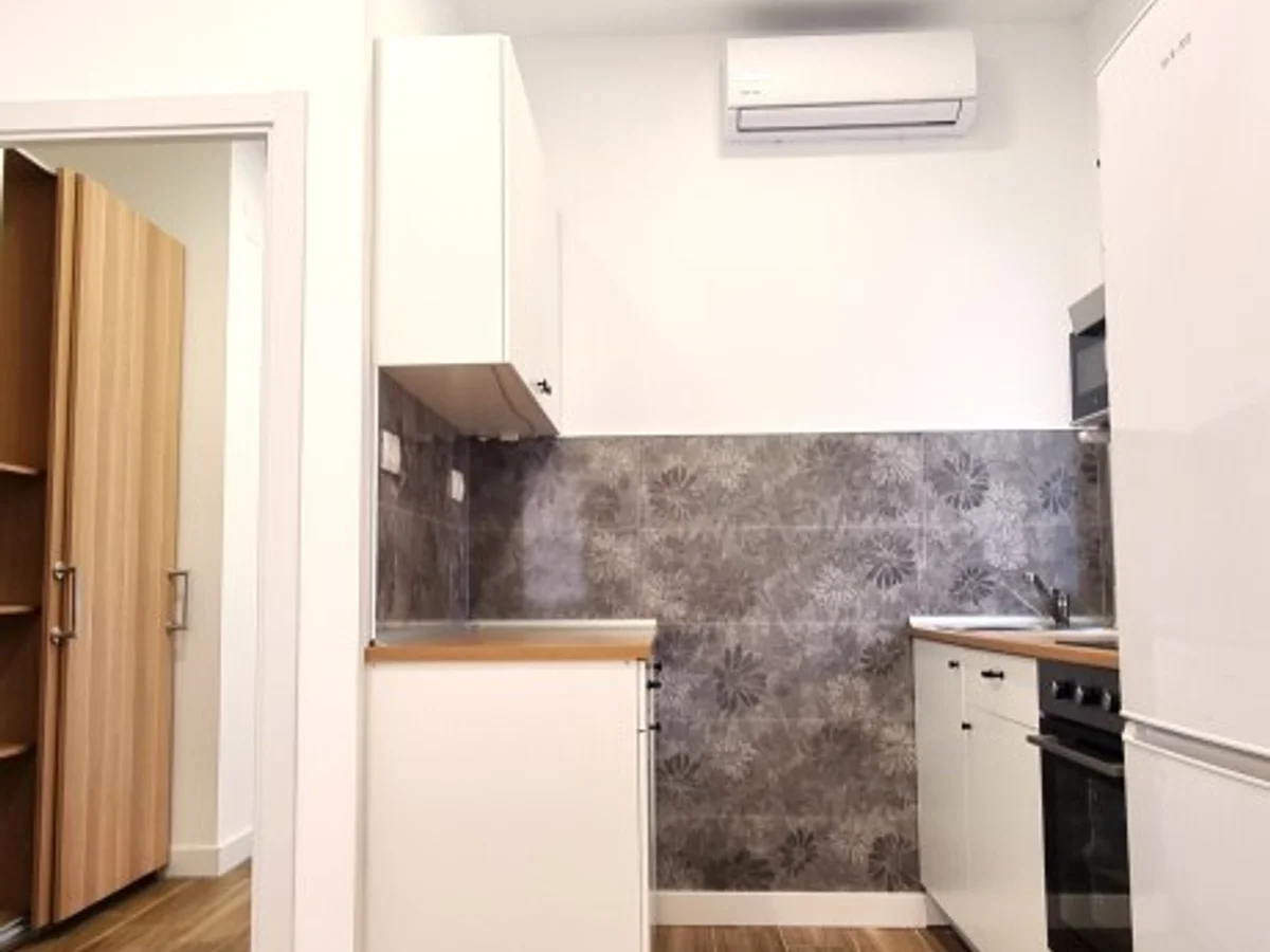 Piso en alquiler en Calle de Juan Boscán 48, Pueblo Nuevo, Ciudad Lineal. 950 €/mes