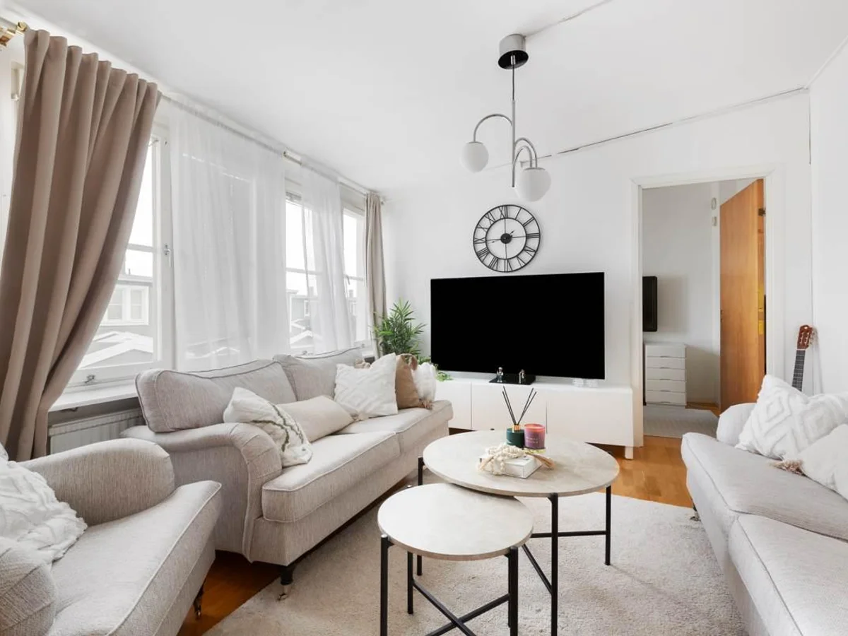 Sadelgatan 170, Smedby