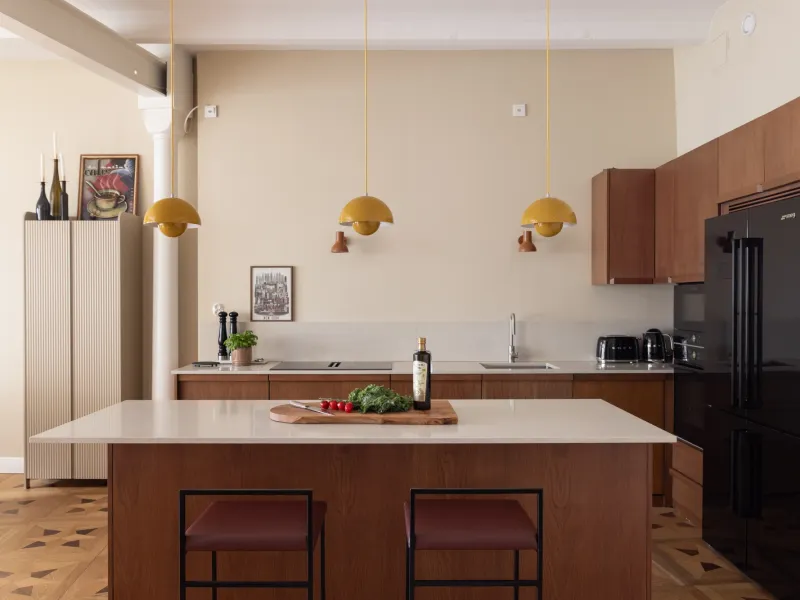 Exclusively renovated city apartment with west-facing terrace